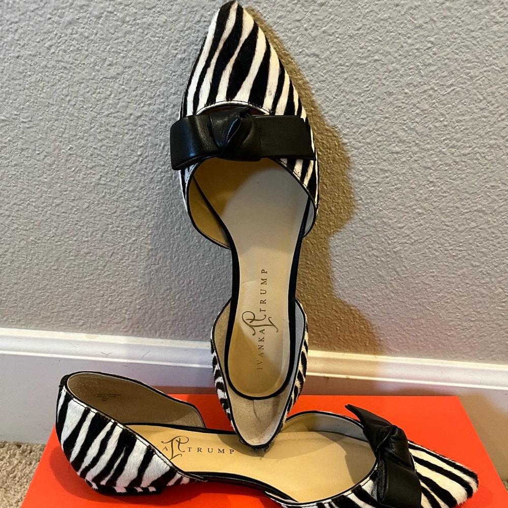 Ivanka Trump “Loirely” Black/White Pony D’Orsay Flat Bow Embellishment